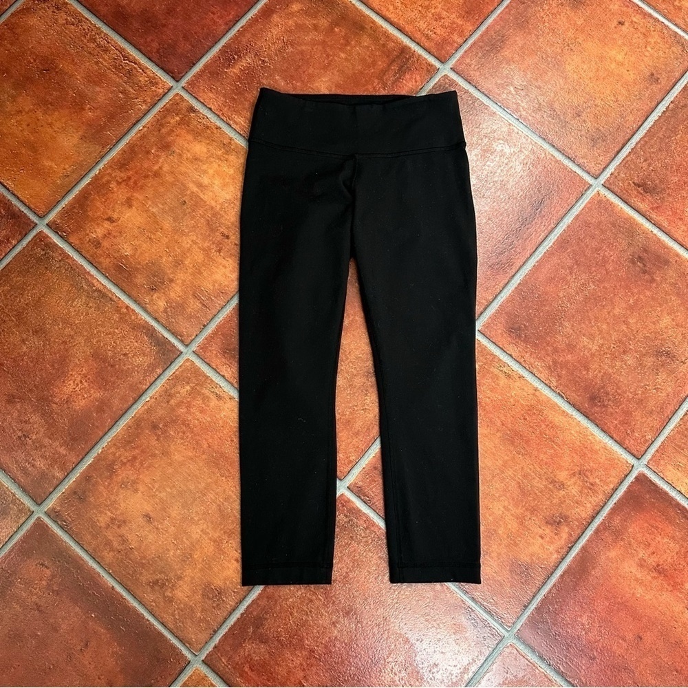 Lululemon Cropped Athletic Pants in Black